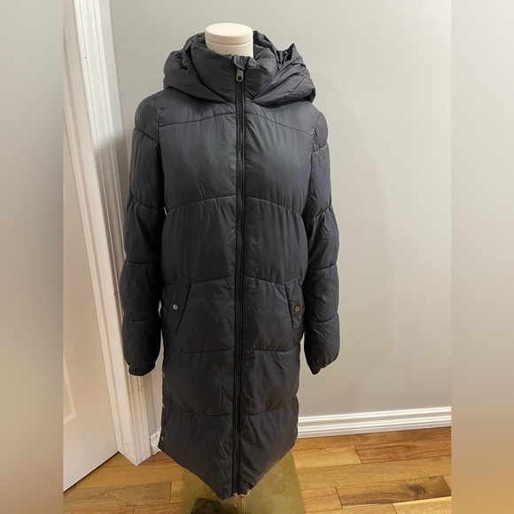 Vero Moda Jackets & Blazers - Vero Moda- Long Black Warm Winter Puffer Jacket. 
Size XS